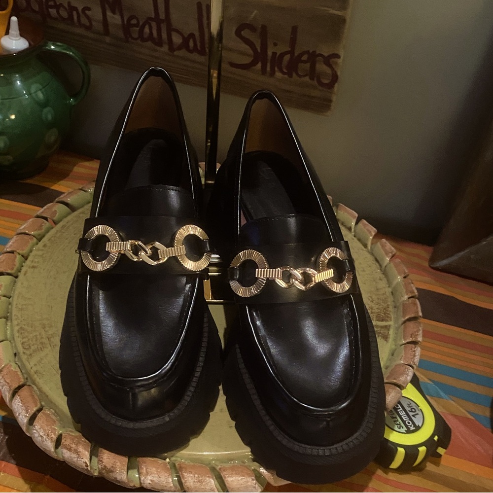 NWOT ZARA Black Loafer Platform with LUG sole and Gold Chain Detail SZ 6